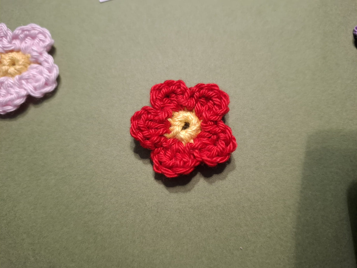 Rood Bloemetje Gehaakt