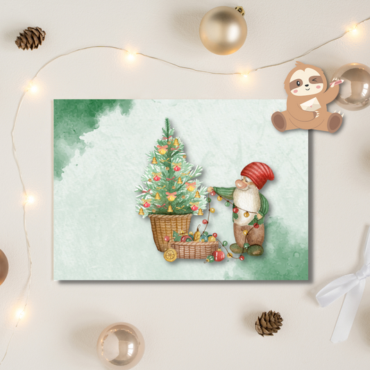 Kabouter versiert kerstboom – Ansichtkaart