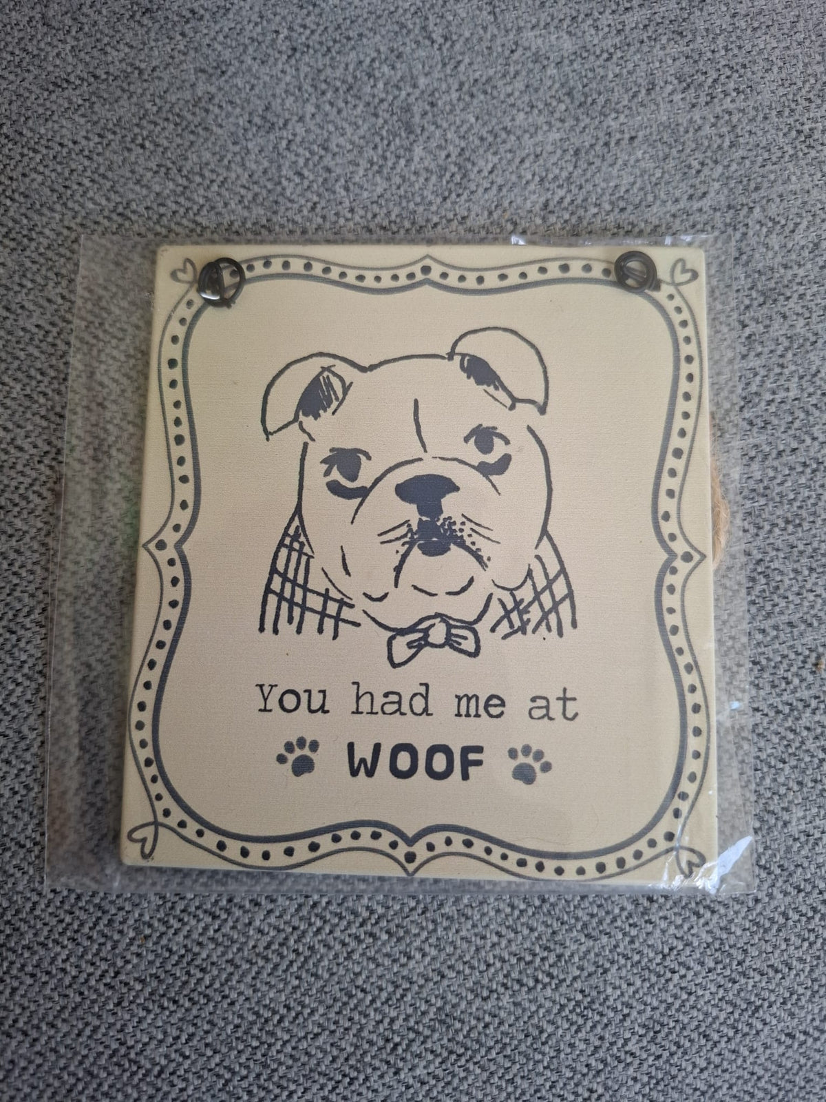 'You had me at WOOF' - Metalen Bord Hanger
