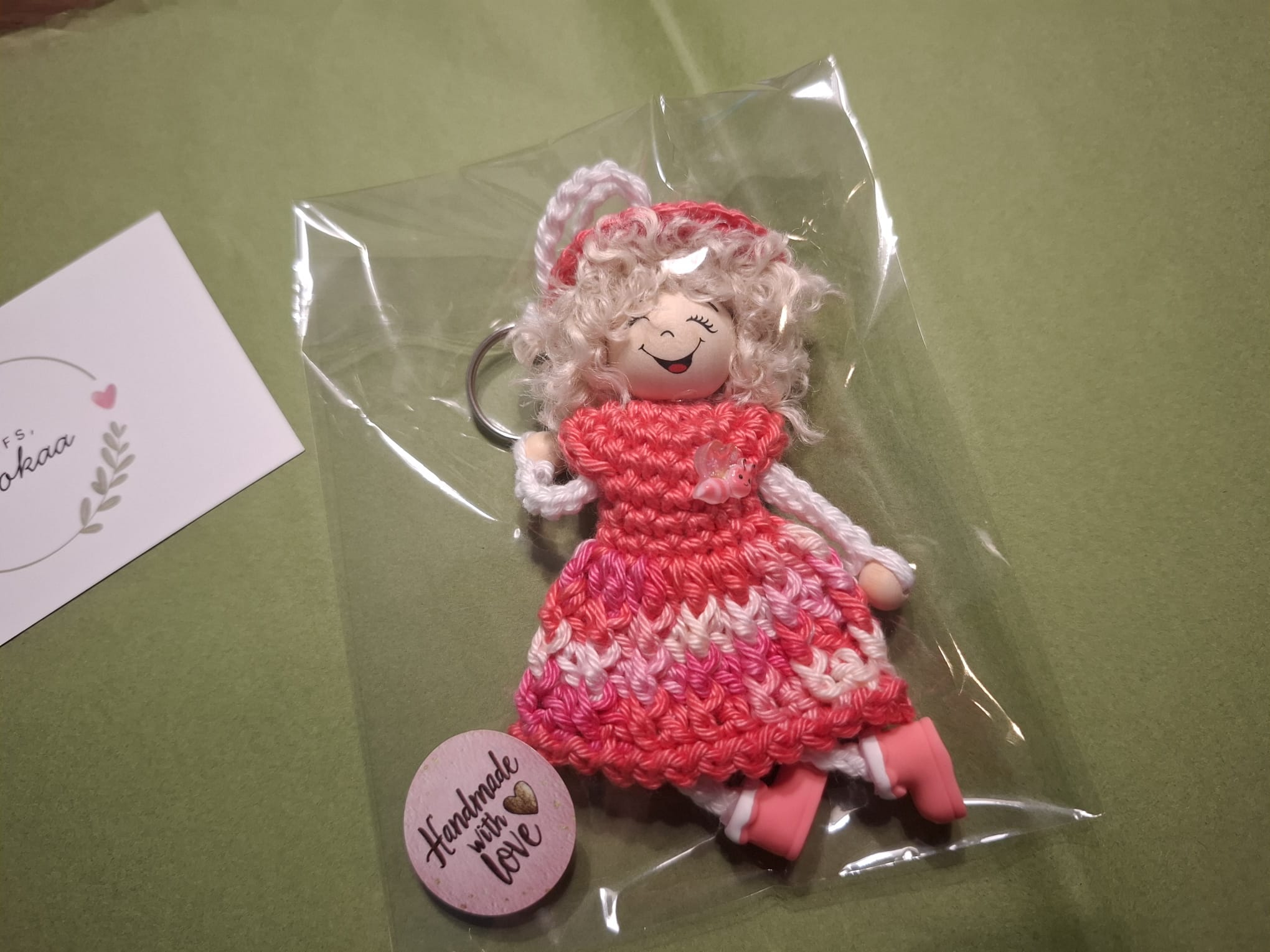 Meisje met Roze Jurk - Handgemaakte Sleutelhanger