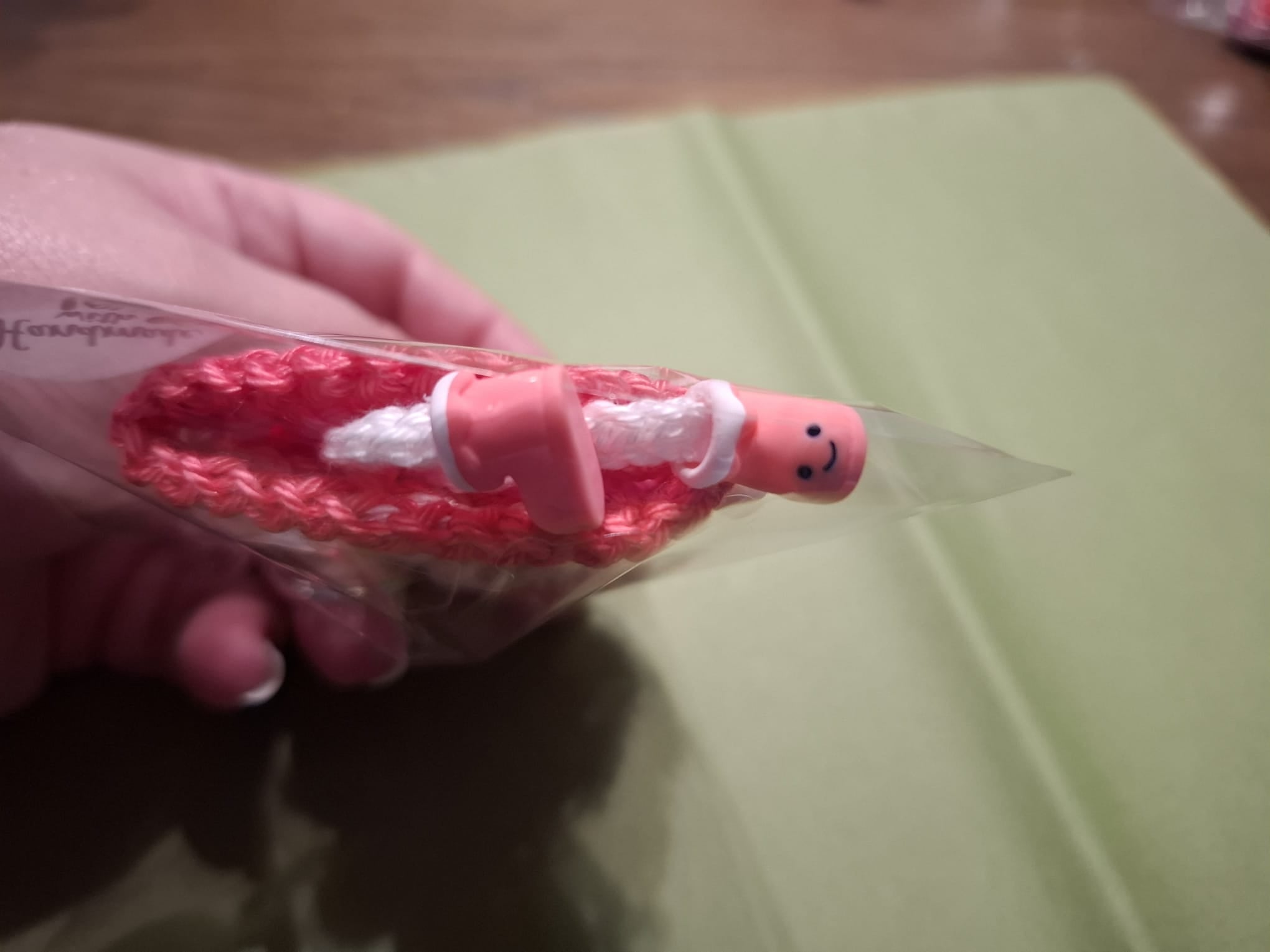 Meisje met Roze Jurk - Handgemaakte Sleutelhanger