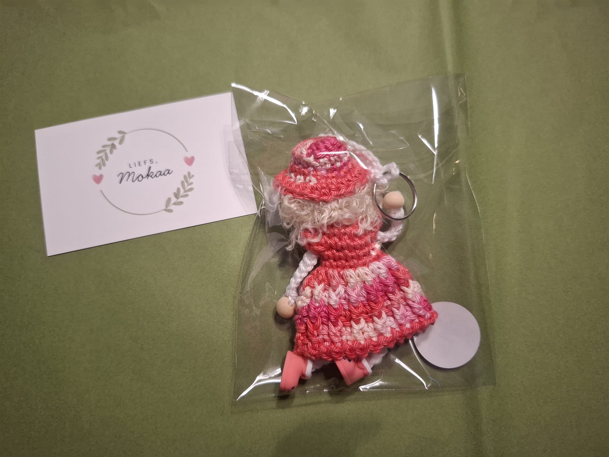 Meisje met Roze Jurk - Handgemaakte Sleutelhanger