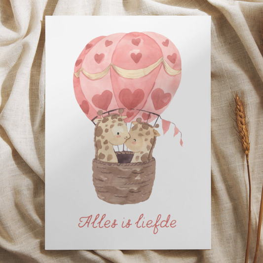 'Alles is liefde' - Giraffen Luchtballon Ansichtkaart