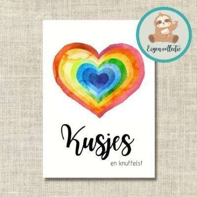 'Kusjes en knuffels!’ – Regenbooghart Ansichtkaart