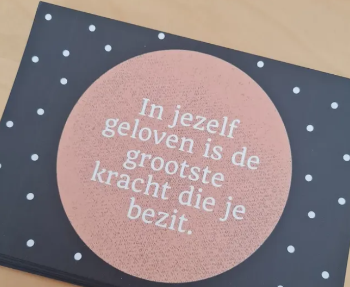 'In jezelf geloven is de grootste kracht die je bezit' - Quote Ansichtkaart