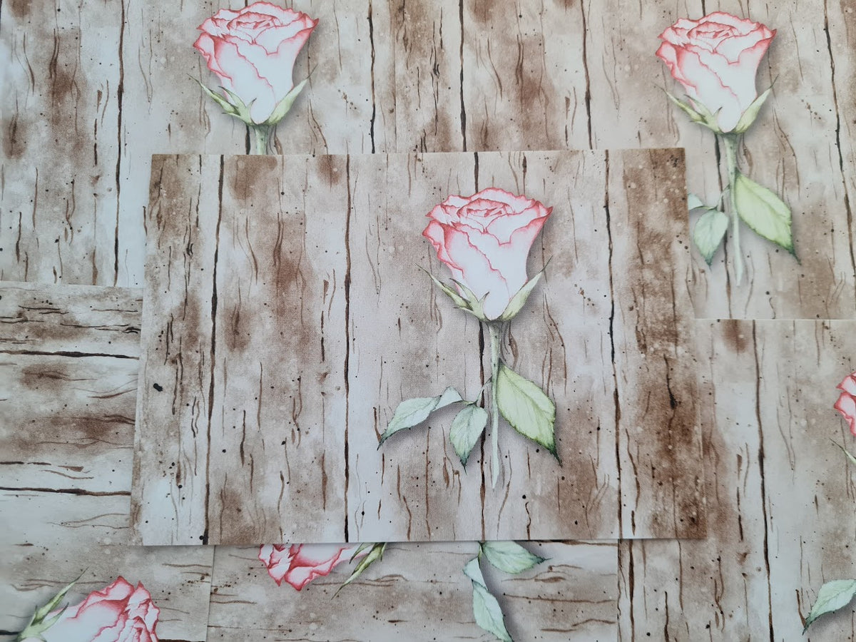 Roos op hout - Ansichtkaart